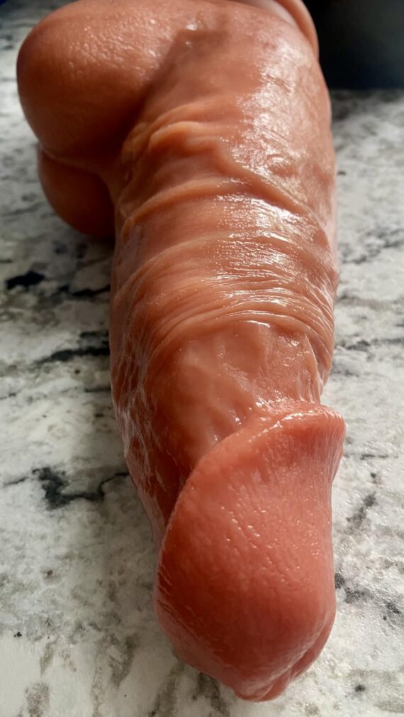 realistic-huge-dildo-sex-toys