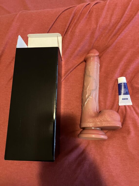 realistic-huge-dildo-sex-toys