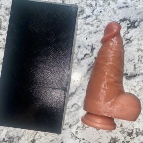 realistic-huge-dildo-sex-toys